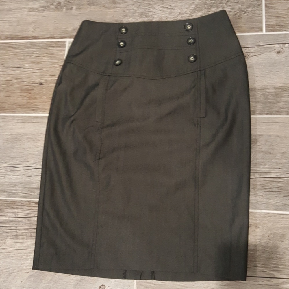 Very elegant pencil skirt with double buttons